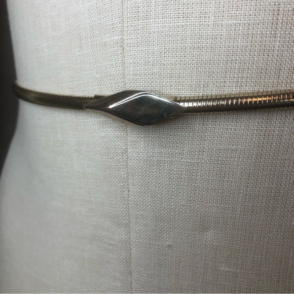 Vintage skinny gold-tone stretch belt great condition - Picture 2 of 4
